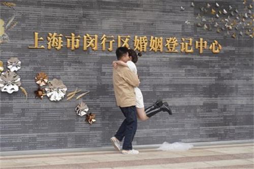 上海应付520登记结婚高峰期 增加窗口 为爱加班