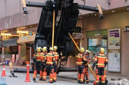 香港电影拍摄现场意外：升降台倒塌导致8人受伤