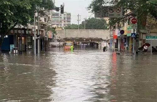 桂林强降雨出现内涝：车要浮起来了 未来天气如何
