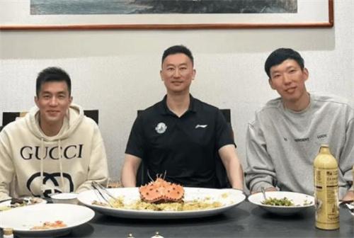 刘维伟与周琦、郭艾伦聚餐引发关注，球迷期待青岛男篮的未来