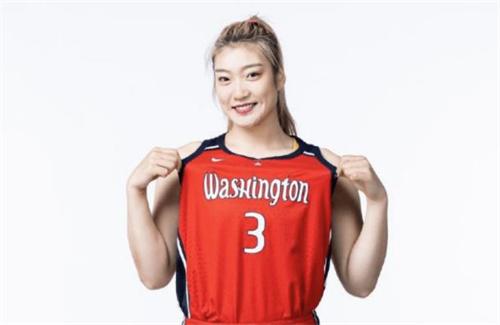 中国女篮4名球员完成WNBA梦想，李梦首次得分