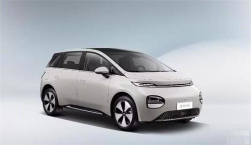 宝骏云朵：纯电轿车新品，为新能源市场注入清新活力