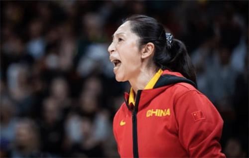 中国女篮欧洲拉练遭西班牙击败，郑薇指导力有余而心不足