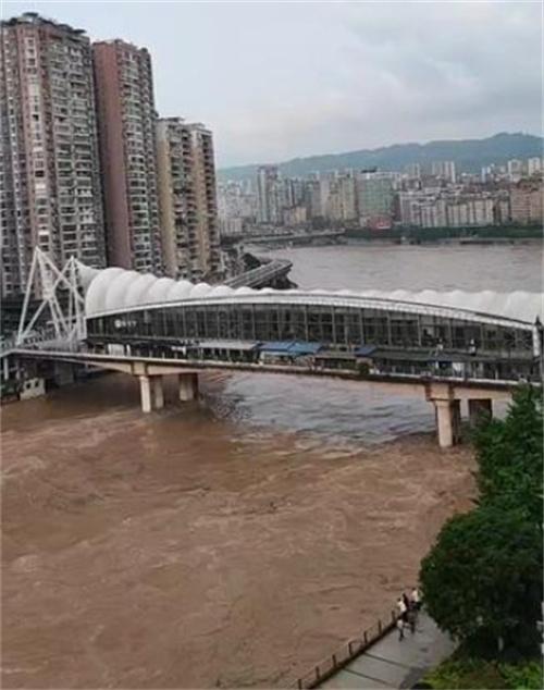 四川强降雨致巴中达州避险转移，关注转移群众安全