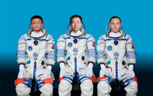中国神舟十六号航天员乘组揭晓，首次载人飞行任务即将出征太空