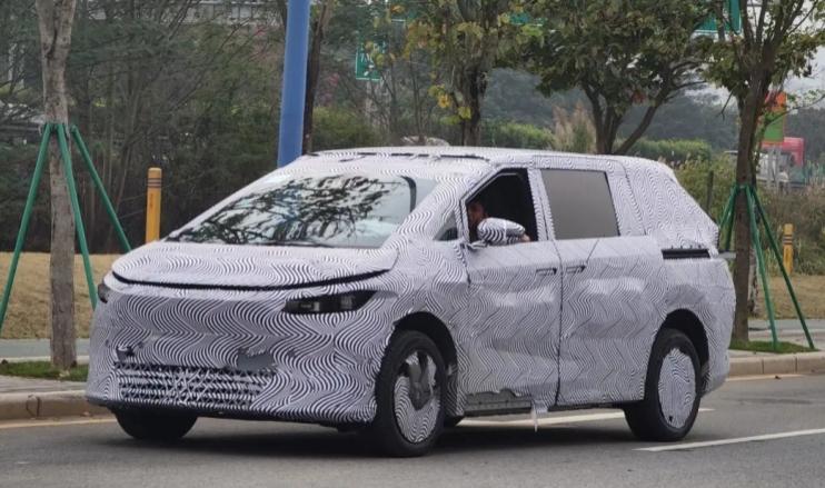 小鹏汽车全新MPV车型X9即将上市，年轻态设计引期待