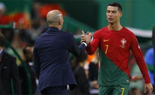 葡萄牙主帅力挺C罗遭到球迷质疑 认为他这么做太可悲