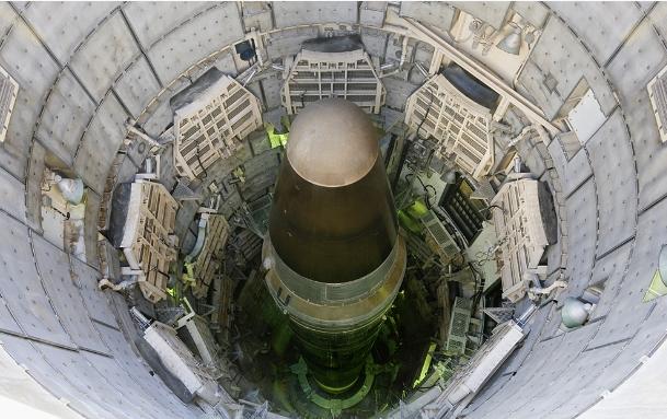 美国宣布暂停向俄罗斯提供核武器库存信息：引发新一轮军备控制担忧