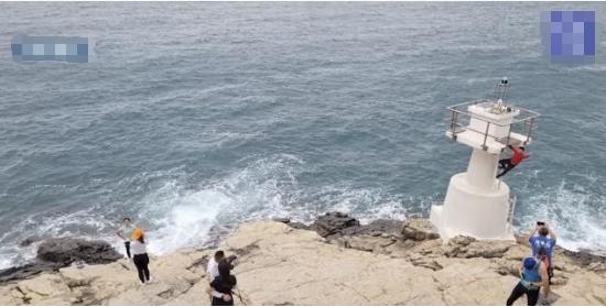 香港鸭脷洲旅游意外：海浪卷走女子，悲剧发生在危险之地