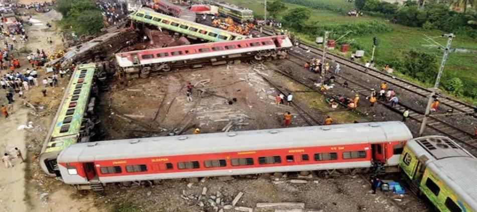印度火车相撞造成288人死亡，印铁道部宣布赔偿方案：死者家属可获8.6万元，重伤者获赔1.7万元