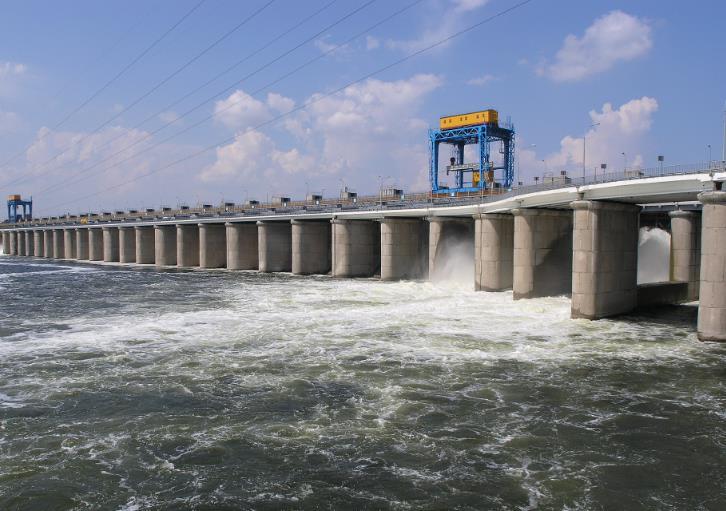 乌克兰赫尔松地区水电站大坝破坏，部分地区面临水灾威胁