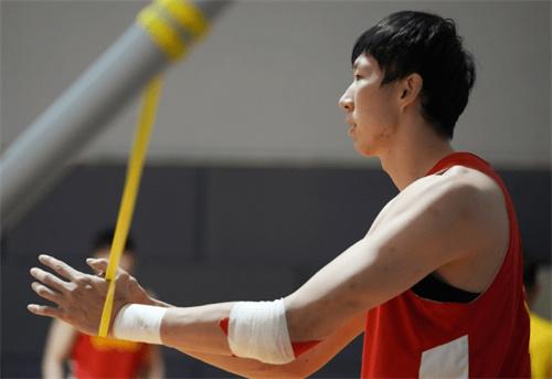 中国篮协恢复新疆男篮注册资格，周琦问题或迎转机