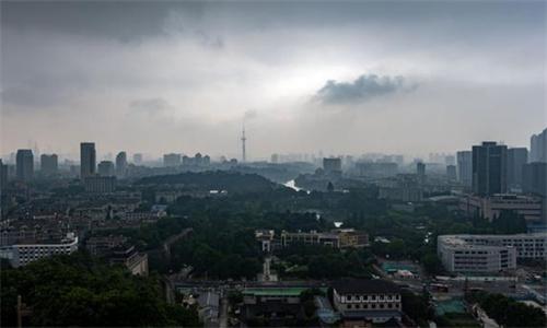 南京暴雨原来萧敬腾在这