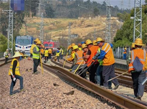 南昆铁路集中修施工圆满完成，为出海通道质量提升注入新活力