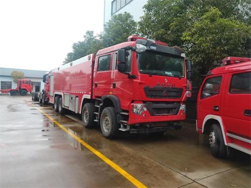 天津一小区爆炸 44辆救援车赶赴现场救援