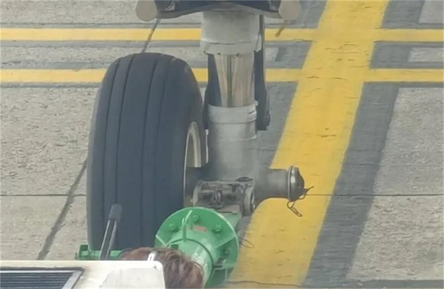 台媒报道：新加坡廉价航空一航班降落桃园机场后发现前轮缺少一个轮胎