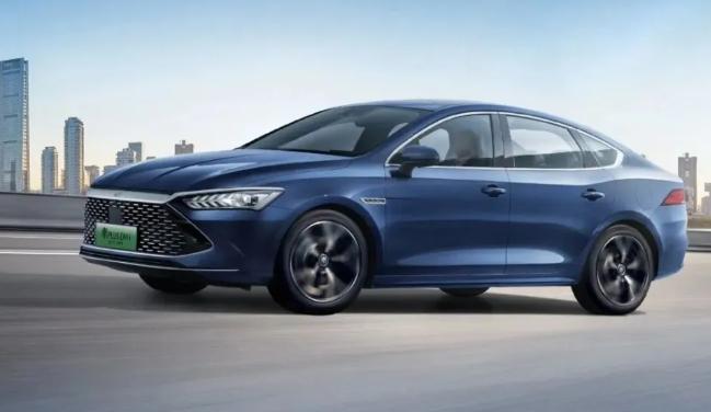 高考开放分数查询的第一天，“羽毛球女孩”再次走红网络