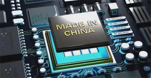 中国“芯”提速 首台光刻机进入制造基地 比尔盖茨对了