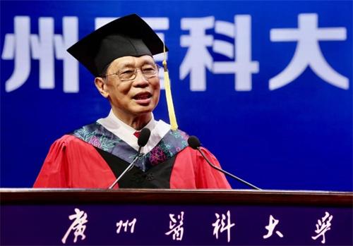 广州医科大学2023年毕业典礼：钟南山院士勉励学子担当创新