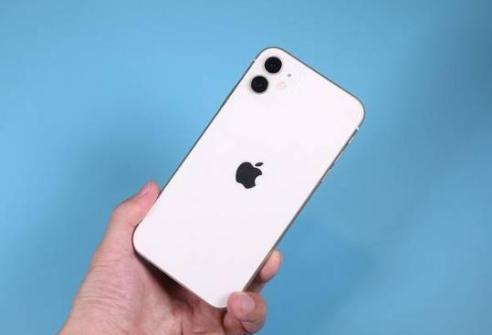 苹果展现对iPhone 15销量的信心，备货量庞大超越iPhone 14