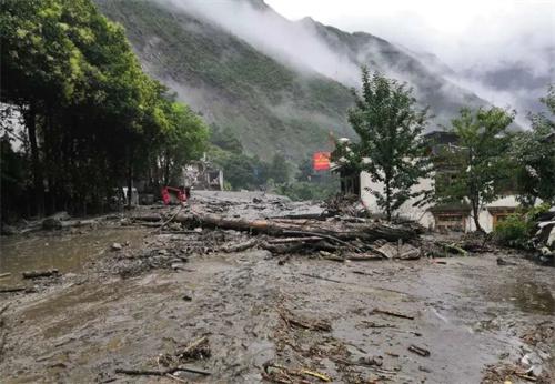 四川汶川突发山洪泥石流灾害，失联人员搜救进行中