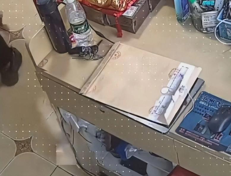 私拆档案袋引发争议，为什么档案不能私自拆封？