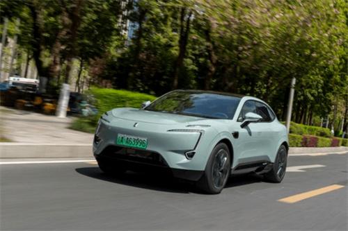 极简设计的选择：探讨阿维塔11和Model Y，你更倾向于哪款？