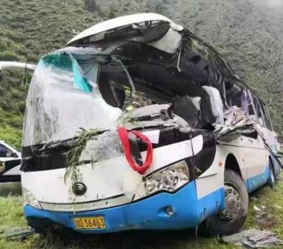 奉节客车遭落石袭击：6名乘客遇难，9人受伤，紧急救援工作结束