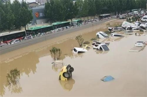 陕西安康市镇巴县遭遇暴雨袭击，防汛抗洪工作全力展开