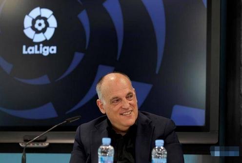 特巴斯称赞拉波尔塔在巴萨的出色工作，继续如此将有望解决注册球员问题