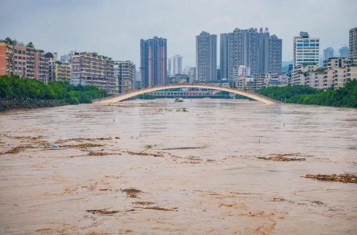重庆万州区遭受特大暴雨引发洪涝灾害