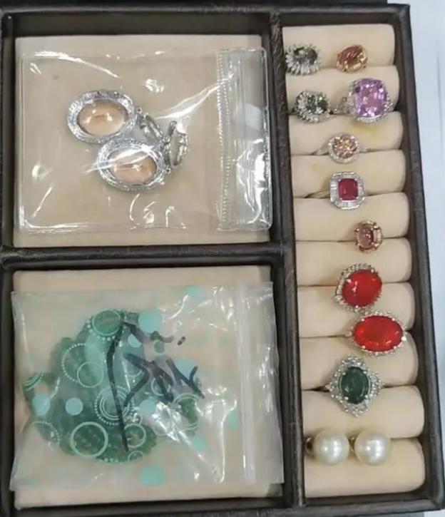 台州湾新区公安分局海虹派出所成功找回15万元珠宝，警民合作功不可没