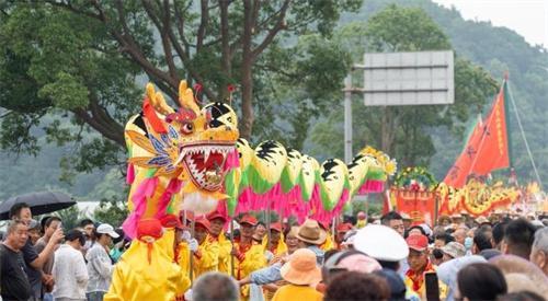 浙江舟山举办第六届中国普陀桃花会 民间民俗大巡游引人瞩目