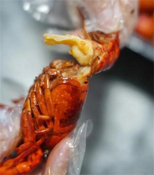 2斤小龙虾到手少6两 商家称“缩水” 上海消保委实测