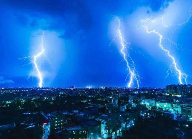 福州创下闪电纪录！暴雨夜的神秘力量引发全球瞩目