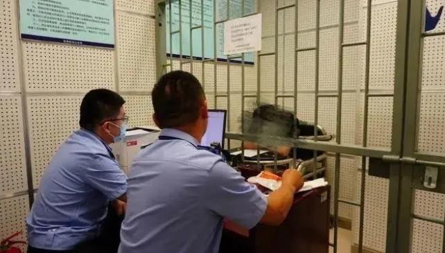 大兴机场猥亵案：男子在航站楼内猥亵熟睡女子，行政拘留10日