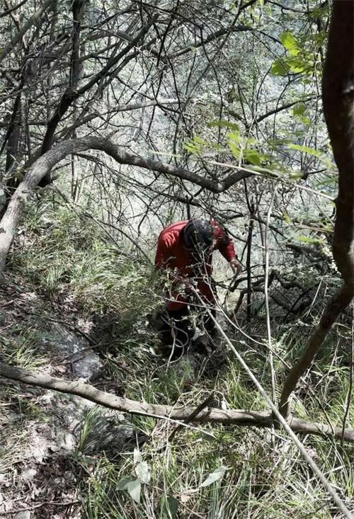 深山寻觅无果，村民在悬崖下发现失联村民遗体