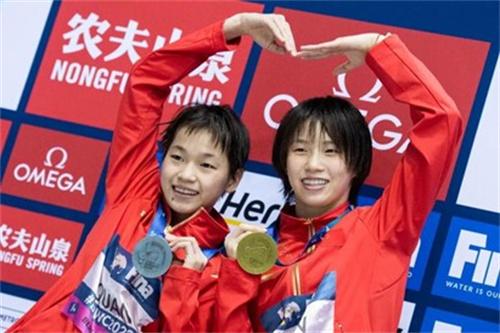 陈芋汐3连冠 第16个世界冠军 全红婵获得银牌
