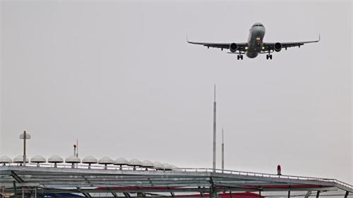 暑运期间华东空管中心应对复杂天气，提高航班正常性