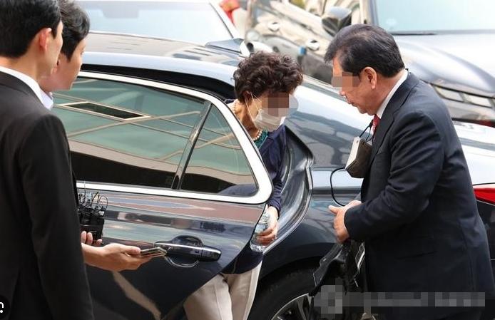 韩国总统岳母当庭被捕，创下宪政史上首例