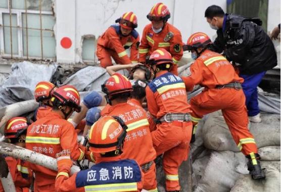 揭秘压塌中学体育馆的珍珠岩：建筑业专家解析事故原因与责任追究