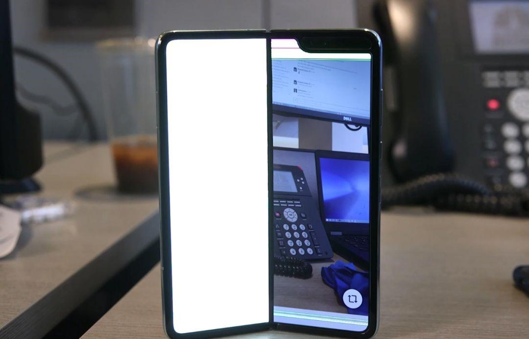 三星新款折叠屏手机发布：更换全新铰链 Flip5有更大外屏
