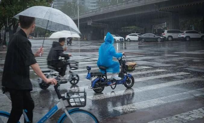 北京降雨过程持续，公众需防范自然灾害
