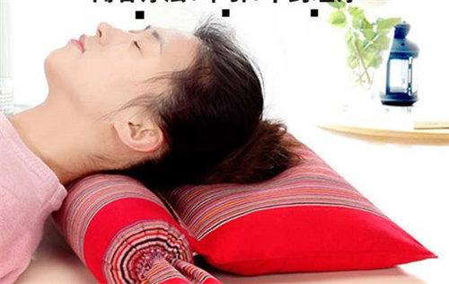 不睡枕头对颈椎更好 这样的睡姿就是在摧毁你的颈椎