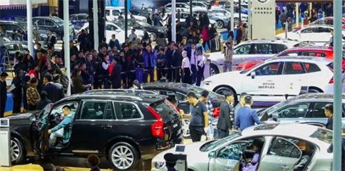 中国汽车市场剧变：新能源浪潮下的销售模式变革