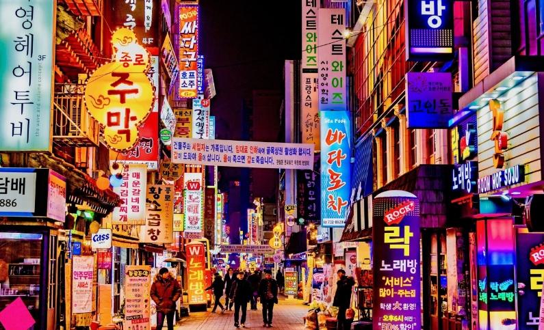 中国游客回归引发韩国期待，首尔掀起'中文翻译招聘'热潮