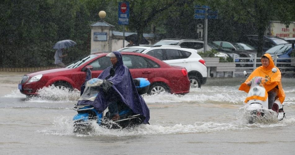  强降雨警报：防范措施与安全建议