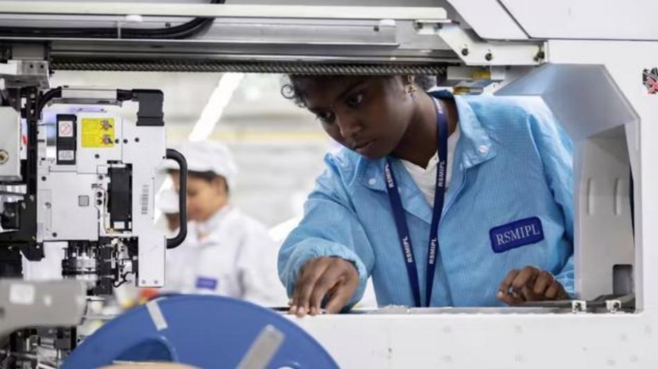 印度工厂开始组装iPhone15丨见证制造业发展新篇章