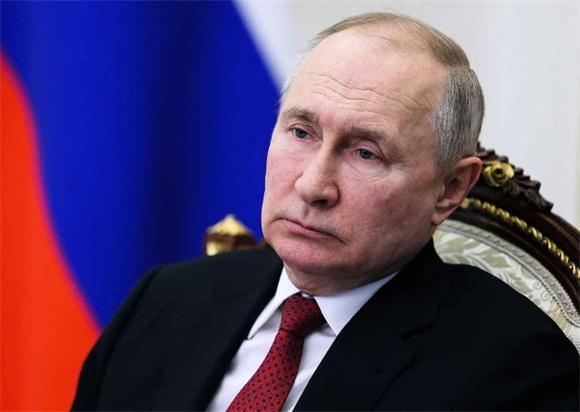 普京签署法令要求瓦格纳成员宣誓效忠，俄罗斯政策调整受关注