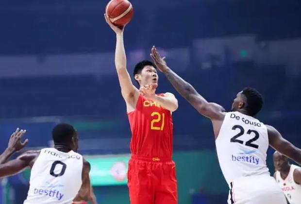 中国男篮排位赛击败安哥拉，胡金秋表现亮眼